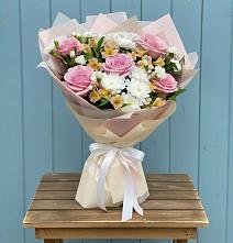 Букет цветов из:  Гвоздики, Орхидеи и Розы в Северодвинске