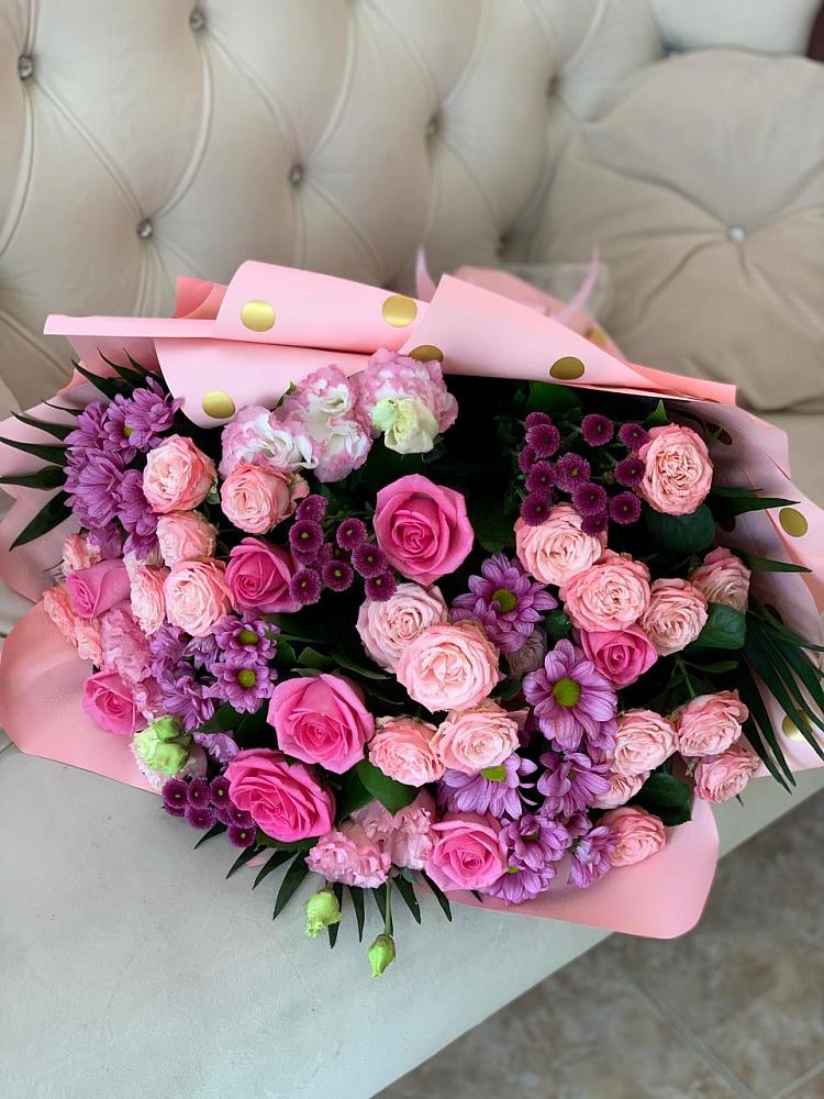 Букет цветов из: Хризантемы, Розы и Лизиантусы в Северодвинске