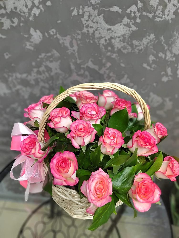 Цветочная композиция из Розы в корзине в Северодвинске