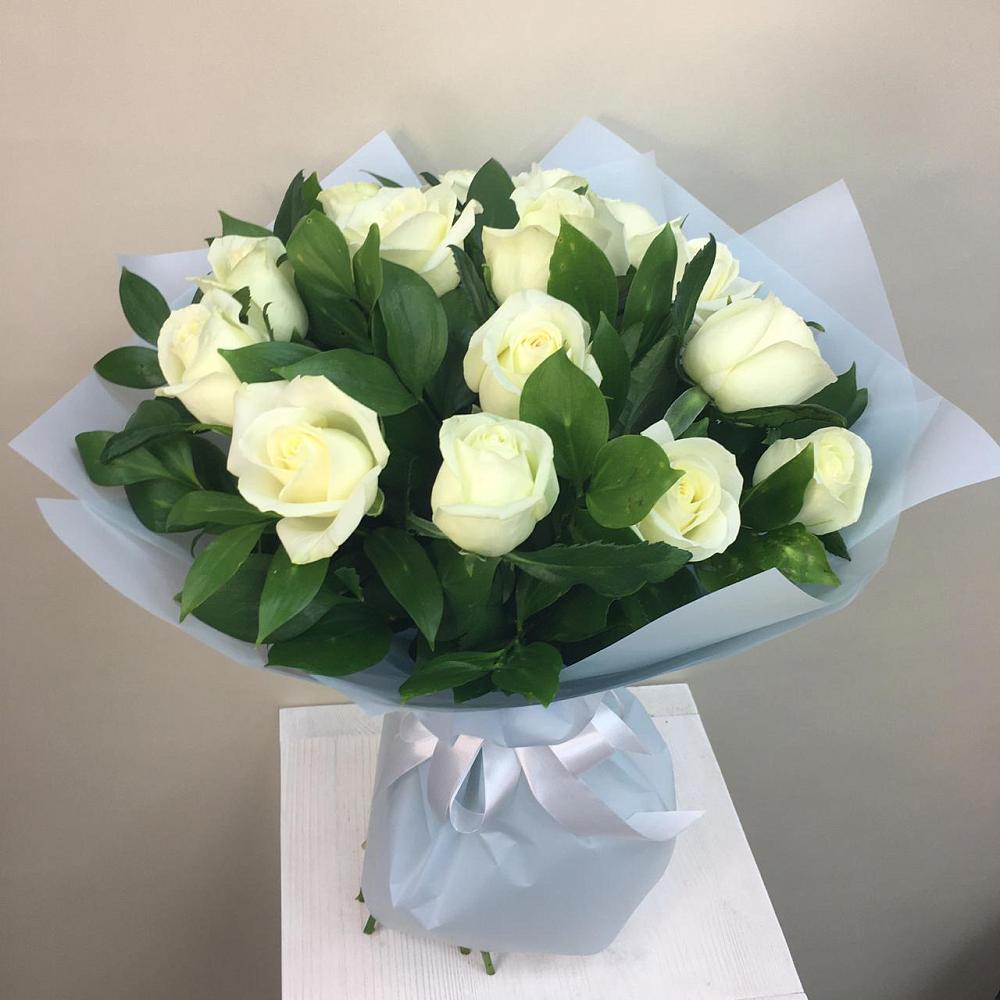 Букет 15 Белых роз Проуд в Северодвинске