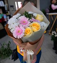Букет цветов из:  Герберы, Розы и Хризантемы в Северодвинске