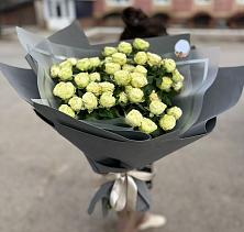 Букет Белые кустовые розы Солинеро в Северодвинске