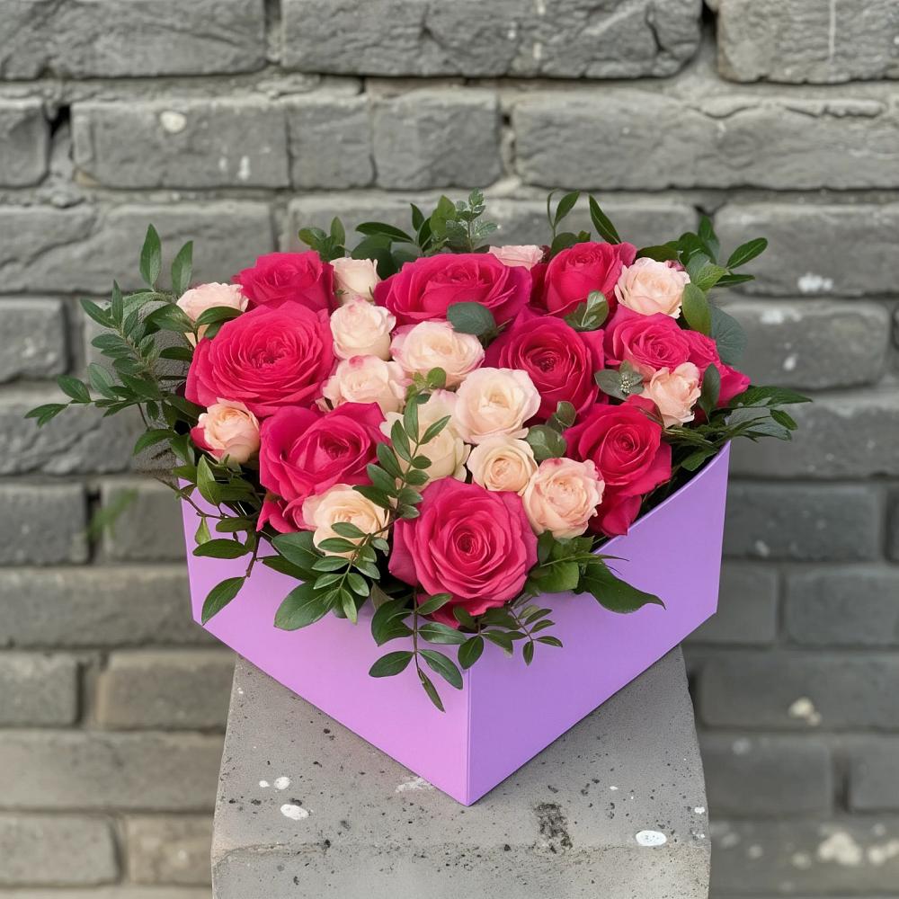 Цветочная композиция из Розы в коробке в Северодвинске