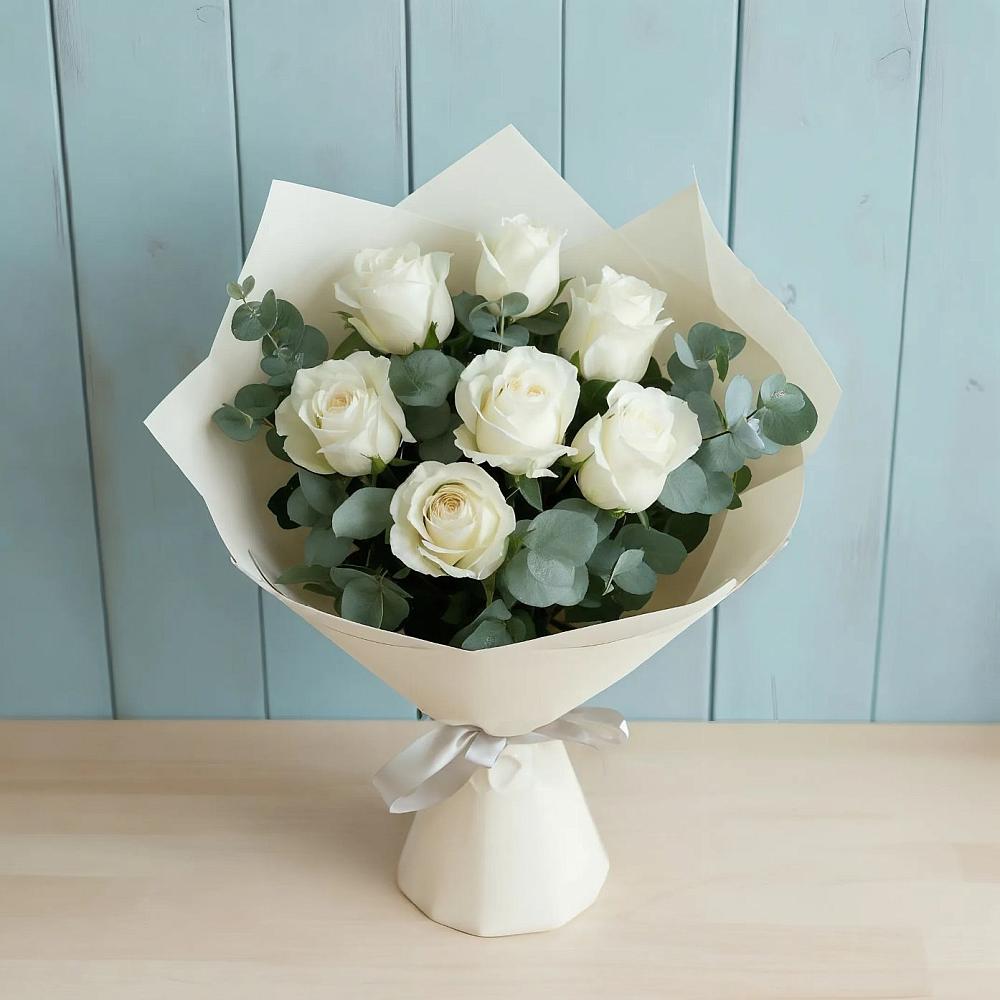 Букет Белые розы в Эвкалипте в Северодвинске
