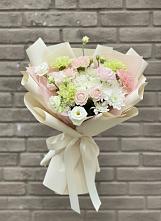 Букет цветов из:  Гвоздики, Розы, Лизиантусы и Хризантемы в Северодвинске