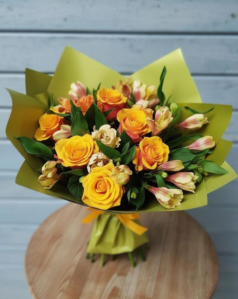 Букет цветов из: Альстромерии и Розы в Северодвинске