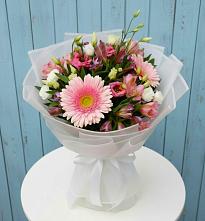Букет цветов из:  Герберы, Альстромерии и Лизиантусы в Северодвинске