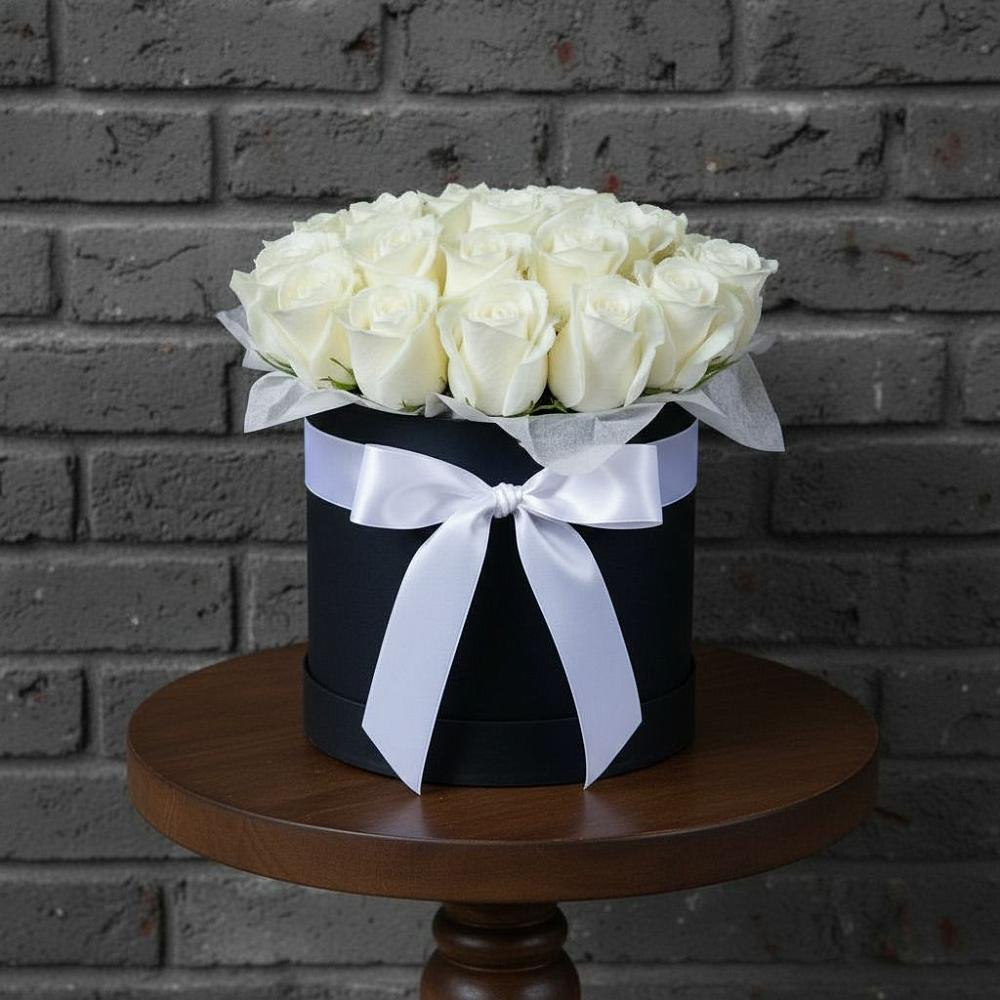 Цветочная композиция из Розы в шляпной коробке в Северодвинске