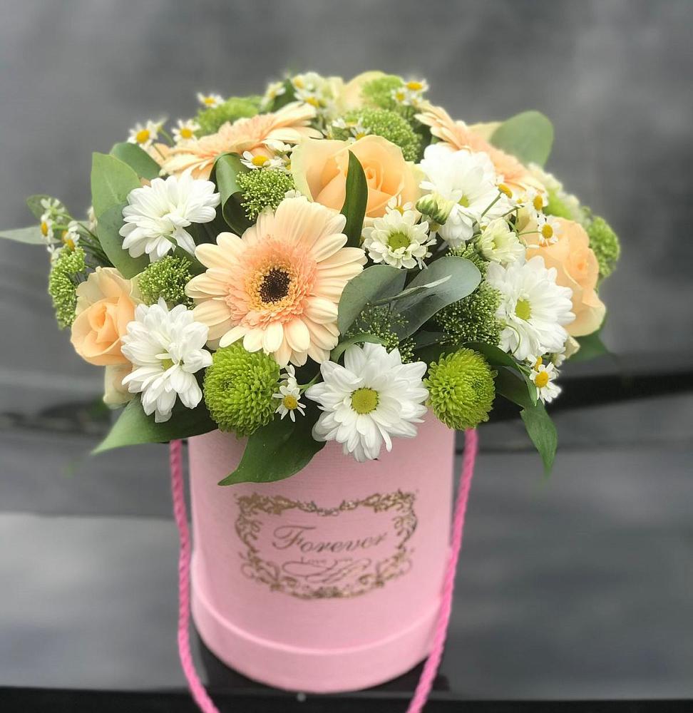 Цветочная композиция из Розы, Герберы и Хризантемы в шляпной коробке в Северодвинске