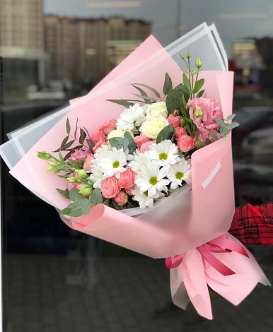 Букет цветов из: Розы, Лизиантусы и Хризантемы в Северодвинске