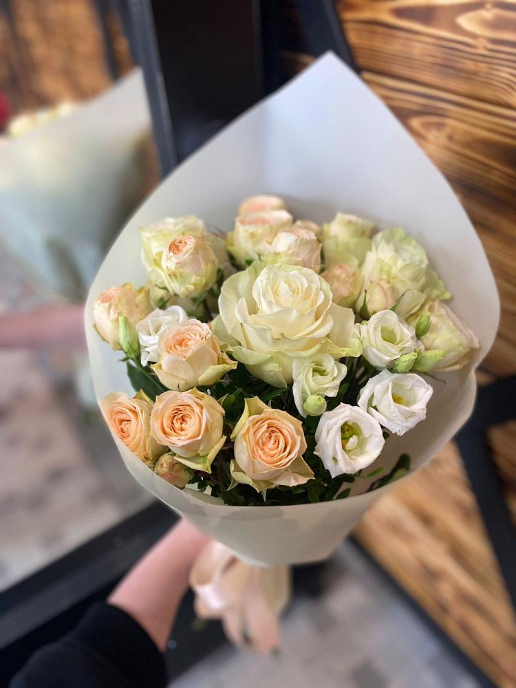 Букет цветов из: Розы и Лизиантусы в Северодвинске